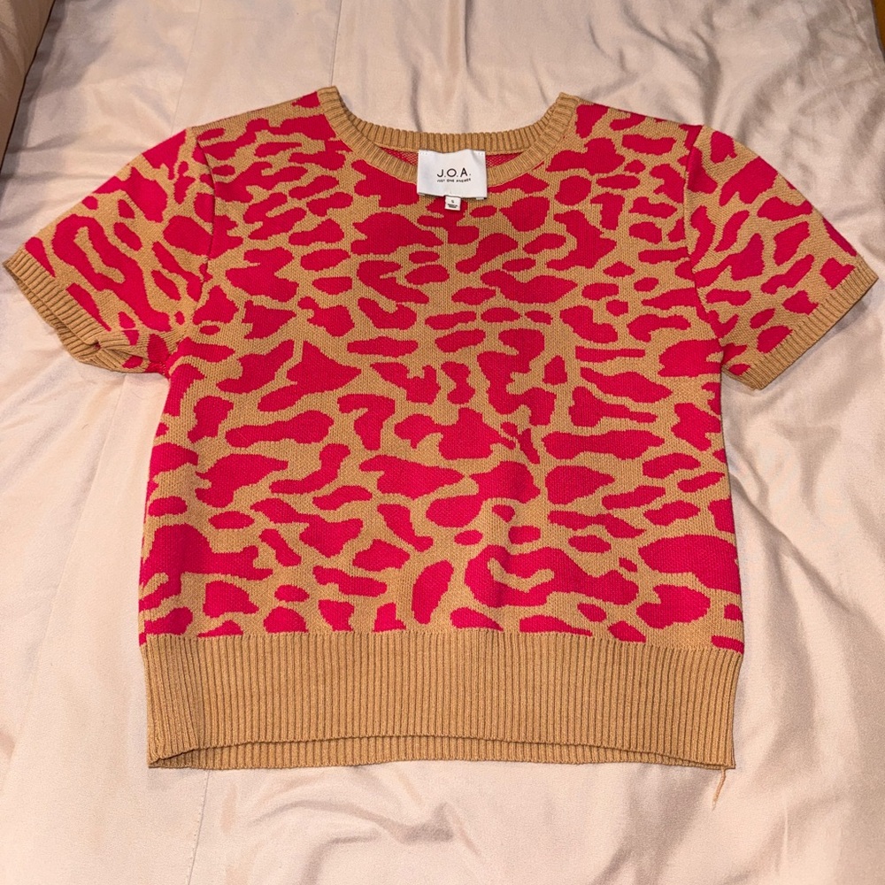 JOA leopard short sleeve sweater